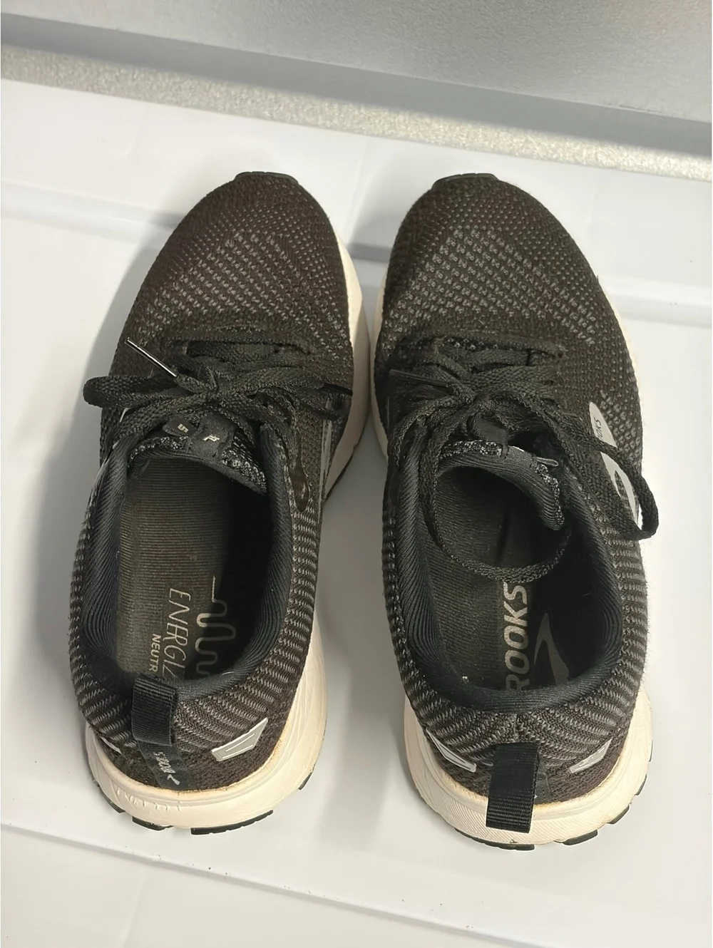 Brooks Revel 5 Black and White Running Shoes Size 7.5